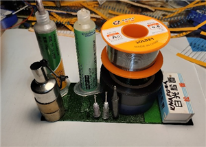 Compact Electronics Workbench Holder for Soldering Accessories and Cables